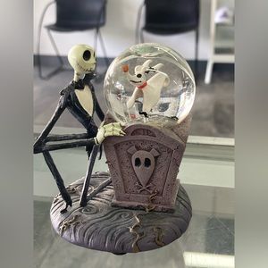 NIGHTMARE BEFORE CHRISTMAS GLOBE